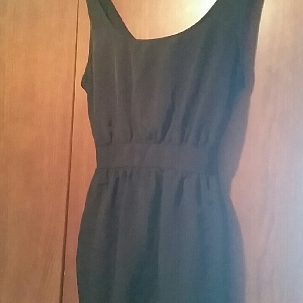 Little black dress with keyhole back and pockets!